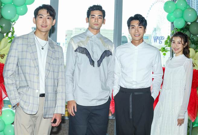 劉柏宏（左起）、UTA、江可德、孫睿出席ajoice精品健身俱樂部開幕活動。（粘耿豪攝）