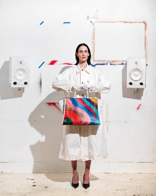 微风南山LANVIN GALLERY DEPT. X LANVIN IN&OUT托特包，推荐价1万1200元。（微风提供）