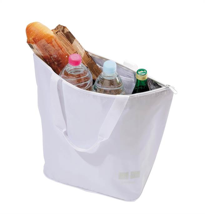 6／10至6／16消费满2000元就赠UNIQLO保冷收纳袋。（UNIQLO提供）