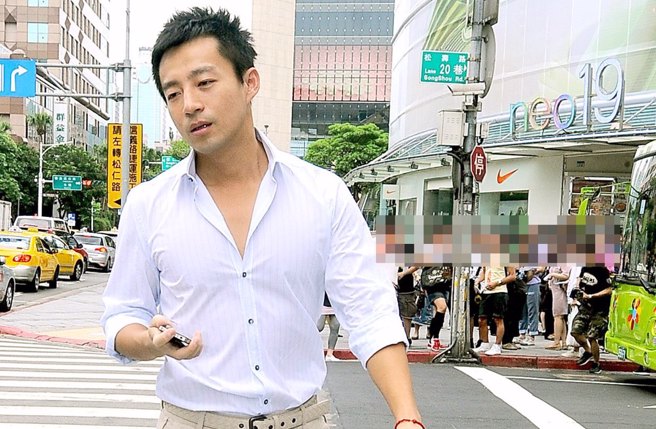 汪小菲被踢爆婚内与其他女子关系不单纯，心情大受影响。（图／中时资料照）