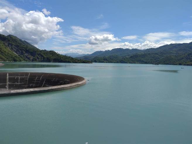 台南南化水庫水情好，蓄水率已破9成，接近溢流高度。（劉秀芬攝）