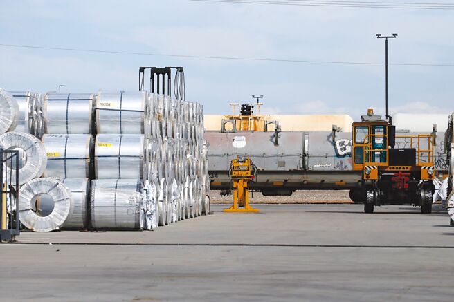 中钢内销的钢板与棒线产品出货量超越目标。图／美联社