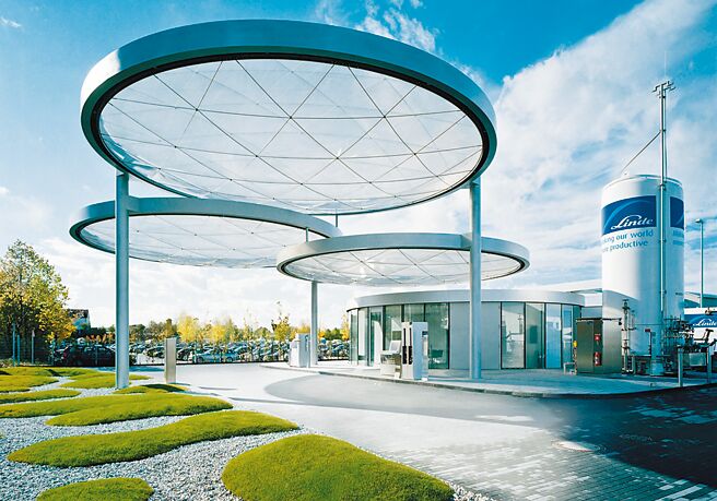 联华林德即将在台引进加氢站；图为位于德国下施莱斯海姆站镇的林德加氢站。图／业者提供