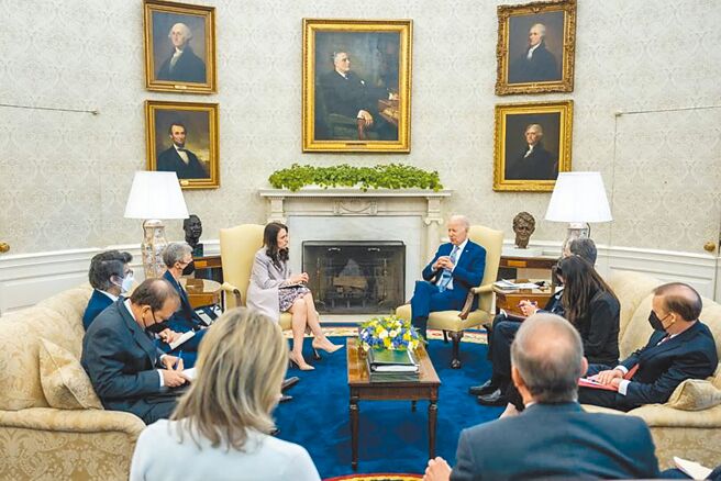 美国总统拜登与纽西兰总理阿尔登5月31日于华府进行会谈，会谈后的联合声明，也触及台海议题，强调和平稳定的重要性。（摘自美国白宫官网）
