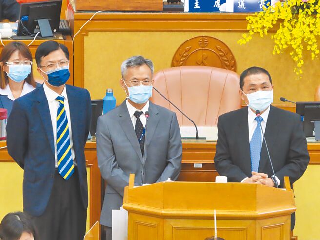 新北市长侯友宜允诺海砂防灾都更奖励时程将延长，另同意门槛也会弹性调整。（叶德正摄）