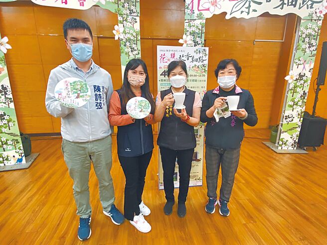 头份市长罗雪珠（右二）与市代会副主席白珠珍（右）为自强文教大楼兴建案预算，针锋相对。（谢明俊摄）