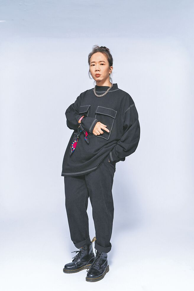 张伍以《黄昏》专辑入围本届金曲奖最佳台语男歌手奖。（Robokatz提供）