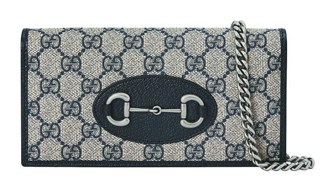 Gucci GG BLUE午夜蓝马衔炼肩背包，3万2900元。（Gucci提供）