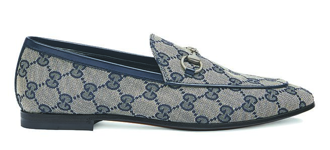 Gucci GG BLUE午夜蓝马衔炼鞋，2万8100元。（Gucci提供）