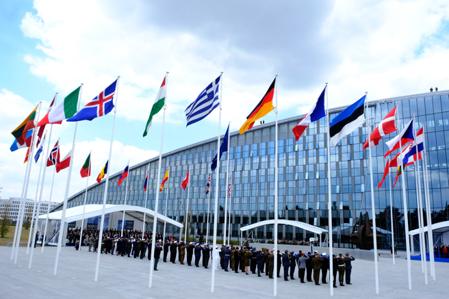 「脱亚入欧」是俄罗斯国族长期的政策，叶尔辛时期就曾积极加入，普丁声称北约东扩是俄罗斯入侵乌克兰的原因，很难有说服力。（图／Shutterstock)