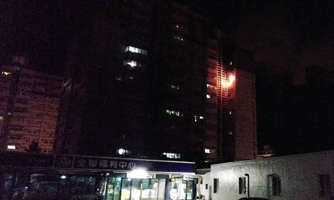 澎湖最大的集合式住宅区龙行新城，3日凌晨发生一起重大火警意外，造成92岁孙姓长者死亡。（澎湖县消防局提供）