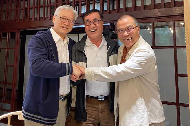 左起：国民党副主席夏立言、高雄市前副市长李四川与叶匡时。（图／取自叶匡时脸书）