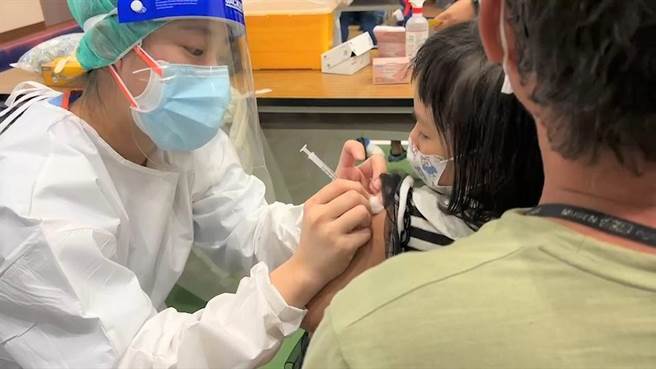 台東縣學校、合約醫療院所、鄉鎮衛生所及快打站皆可接種疫苗。（蔡旻妤攝）