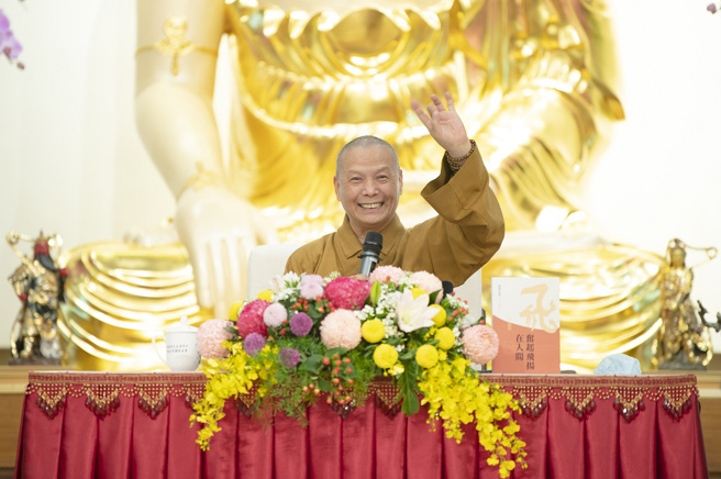 「未来与希望」系列讲座，6月1日由佛光山常务副住持暨都监院院长慧传法师，以其着作《奋起飞扬在人间》为题，解读佛光山开山星云大师「新春贺词」所蕴藏的慈悲与智慧。(图/佛光山惠中寺提供)