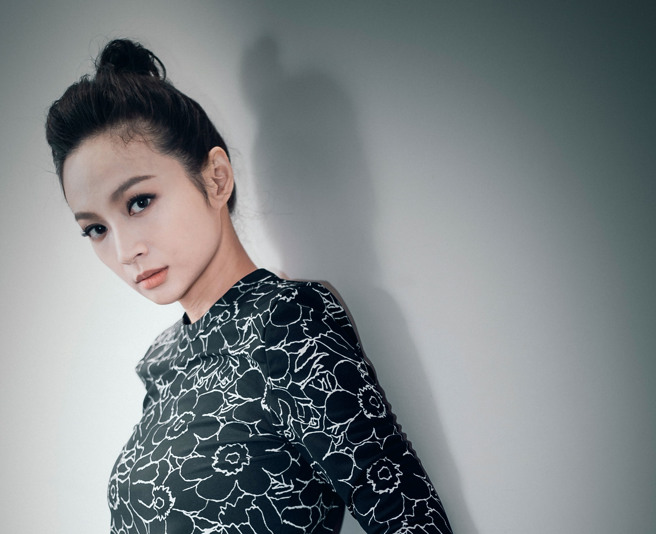 「他走了帶不走你的天堂，風乾後會留下彩虹淚光」你是從哪一首個認識Faye詹雯婷的呢？（羅永銘攝）