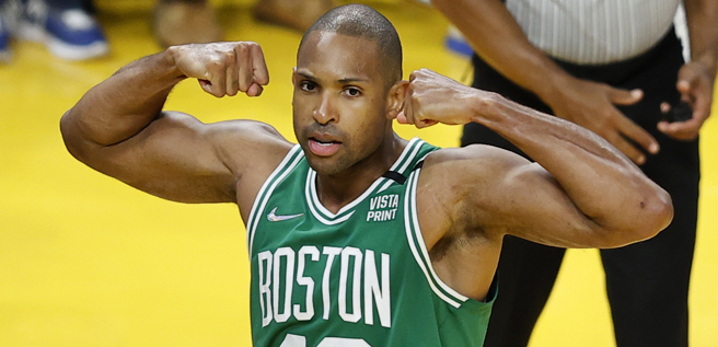 将满36岁的荷福德成为绿军致胜功臣(美联社)