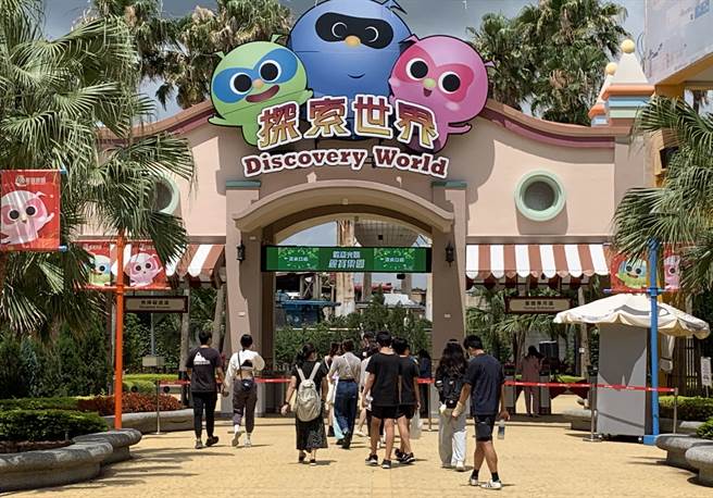 丽宝乐园渡假区游客把握3天连假时光，出门透气晒太阳释放压力。（丽宝乐园提供）