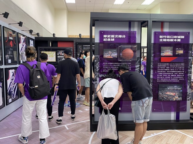 攻城狮博物馆内也都挤满了人。(黄及人摄)