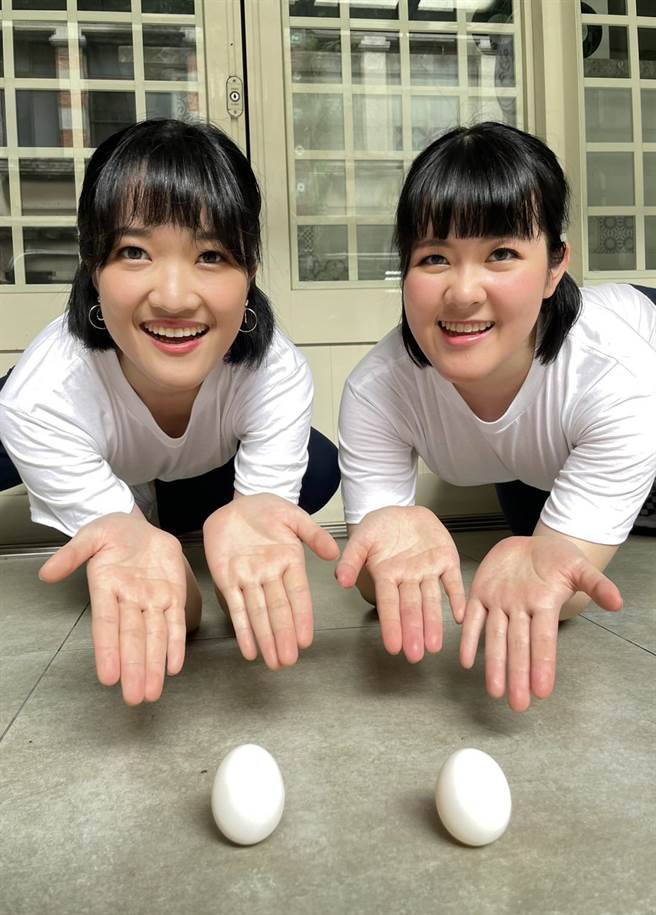 彤温岑二重唱今端午节应景立蛋。（大赏门文化提供）