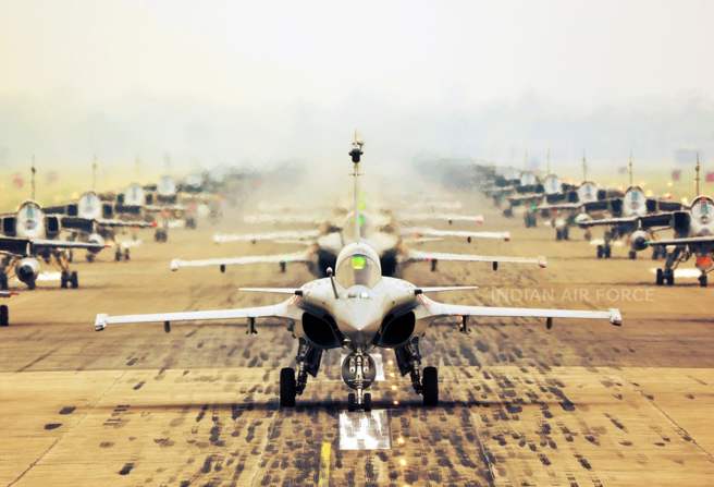 外媒报导，印度恐将MMRCA 2.0的採购数量砍半，恐导致该标案陷入险境。（示意图／印度空军脸书）