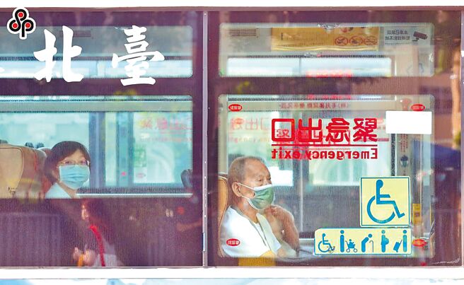 北市公车亏损连连，议员张斯纲吁延长纾困补助至9月底。（本报资料照）