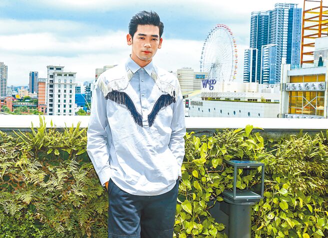 UTA昨帅气出席健身俱乐部开幕，月中将飞往欧洲参加时装周。（粘耿豪摄）