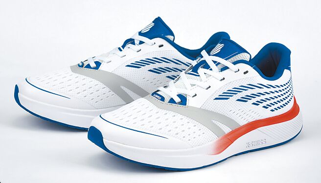 SOGO忠孝馆郭书瑶代言款，K-SWISS Hyperpace轻量运动鞋，特价2064元，限20双。（SOGO提供）