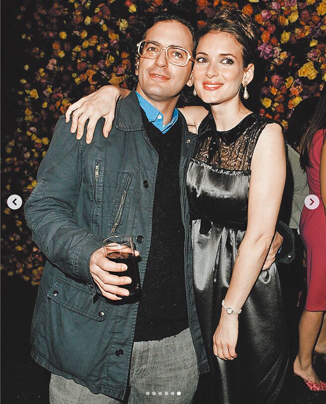 薇诺娜瑞德（右）与设计师马克雅各布斯有着深厚的友情。（摘自IG）