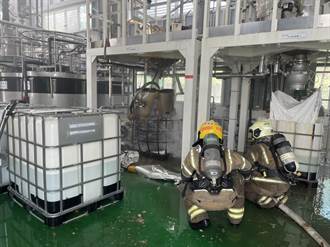 台南柳營科工區科技廠火警 氨氮廢液槽外洩起火黃煙狂竄