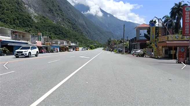今天是端午连假第2天，花莲天气晴朗，上午苏花路廊、台9线崇德段整体运行顺畅；图为台9线崇德段。（新城警分局提供／罗亦晽花莲传真）