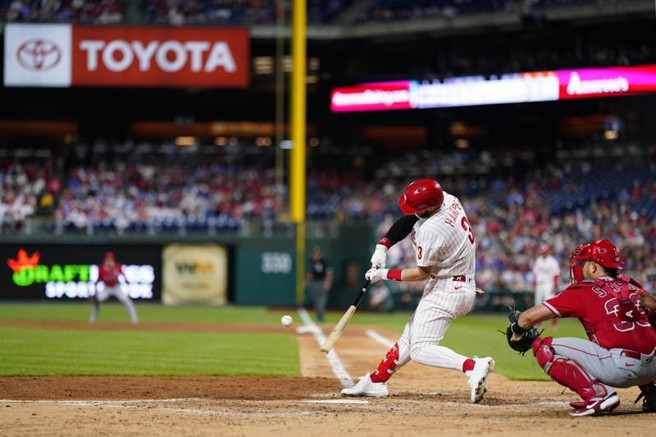 費城人哈波單場轟出兩支全壘打。（美聯社）