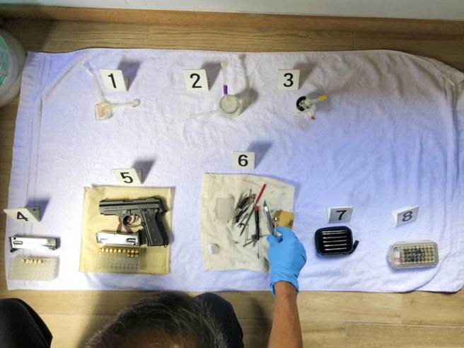 警方在民宿内查获枪毒。（读者提供／程炳璋台南传真）