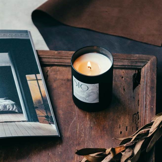 【情境照】Vana Candles 瑞典香氛地图系列【STO 斯德哥尔摩】香氛蜡烛 - 活力清香调。（Vana Candles提供）