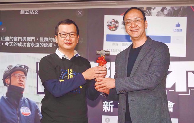 國民黨前台北市議員羅智強（左）今再度槓上黨主席朱立倫（右）。（本報資料照）