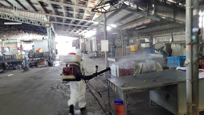 本土疫情持續延燒，屏東4日新增確診2737例，縣府有鑑於確診數與日增加，呼籲確診民眾多採取居家照護方式隔離。圖為清消資料照。（屏縣府提供／謝佳潾屏東傳真）