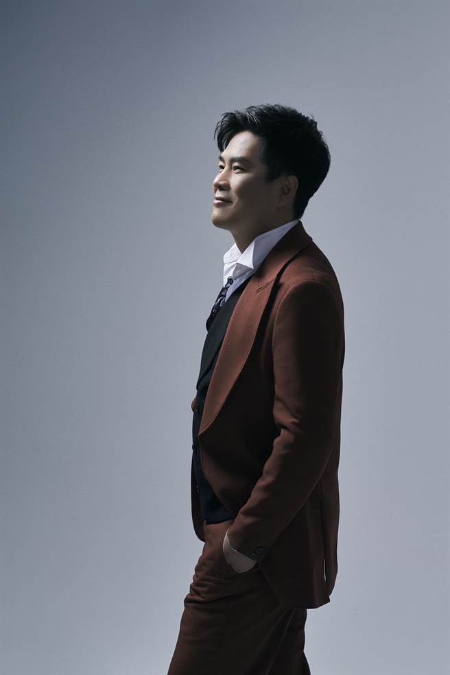 苏明渊2度叩关台语歌王，感谢参与专辑制作的伙伴们支持。（苏明渊提供）