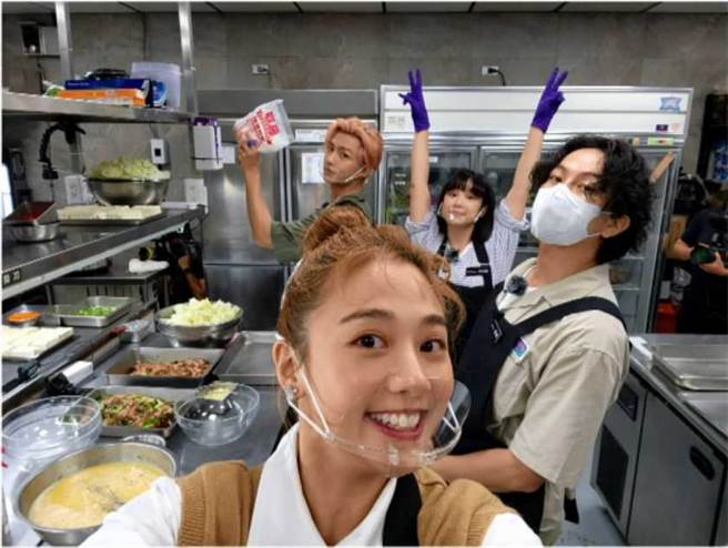 本周挑战60人份员工餐。（TVBS提供）