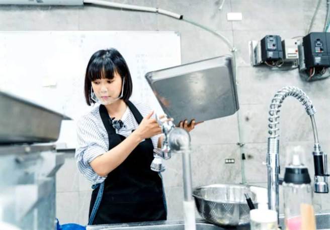 李佳颖自称「小颖师」。（TVBS提供）