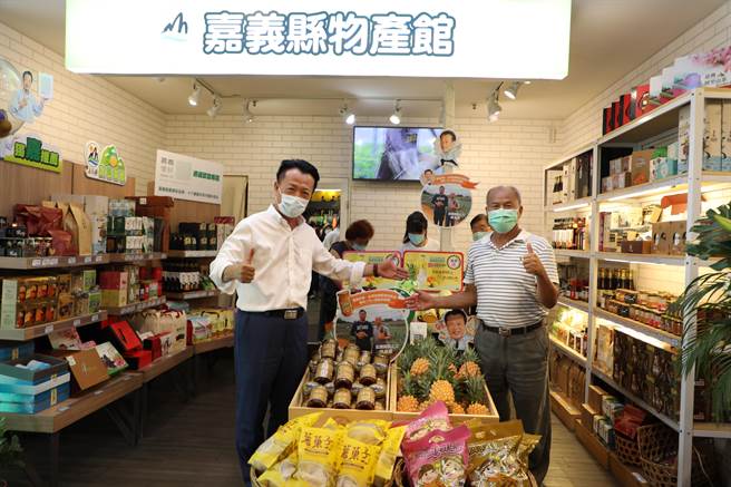 嘉义县政府在国道三号古坑服务区开设嘉义县物产馆，今天剪彩开幕。（张亦惠摄）