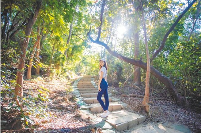 嘉義市蘭潭風光明媚，步道好休閒也適合體能訓練。圖攝於2021年12月。（嘉義市政府提供／廖素慧嘉市傳真）