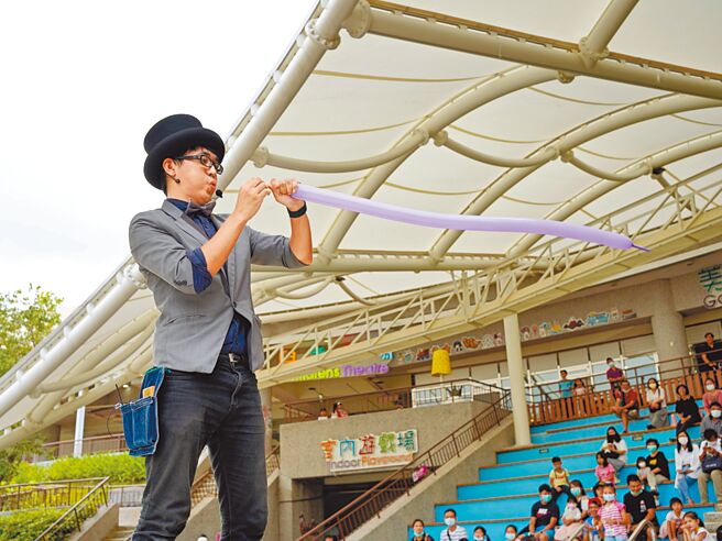 新北市文化局推出街头艺术活络展演计画，提供街头艺人上百场演出机会及费用补助。（新北市文化局提供）