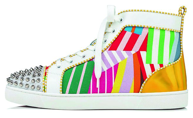 微风南山CHRISTIAN LOUBOUTIN Lou Spikes Orlato男装银色铆钉装饰多彩高筒球鞋，3万4900元。（微风提供）