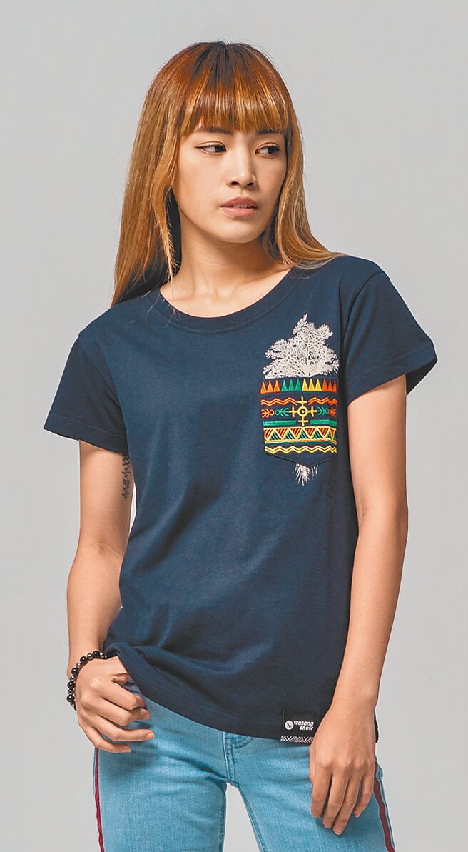 花生骚口袋森林系列「排湾老七佳」唤起对家园之爱，官网价880元。（花生骚提供）