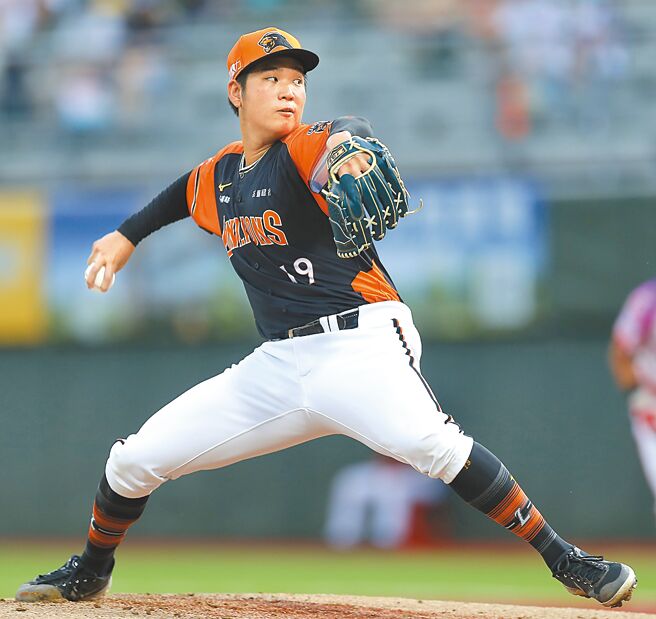 统一狮古林睿炀对味全龙先发7局无失分拿下胜投。（季志翔摄）