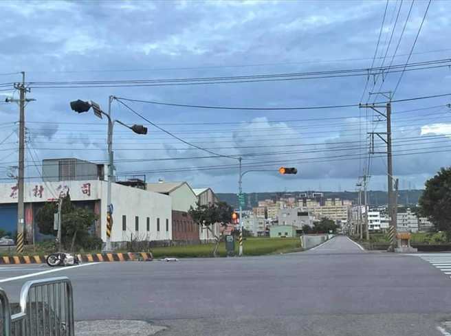 台中市龙井区中山中路与中华路交叉口，2日晚间发生一起车祸，家属痛心在网路上发声，盼热心民眾能提供行车纪录器，帮助还原事发真相。（翻摄自脸书社团《沙鹿之美》）