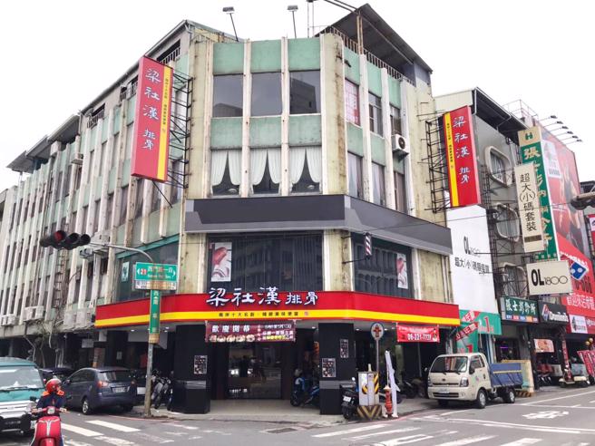 有网友发现，梁社汉排骨的官方英文名翻译藏玄机。(翻摄自 梁社汉排骨脸书)