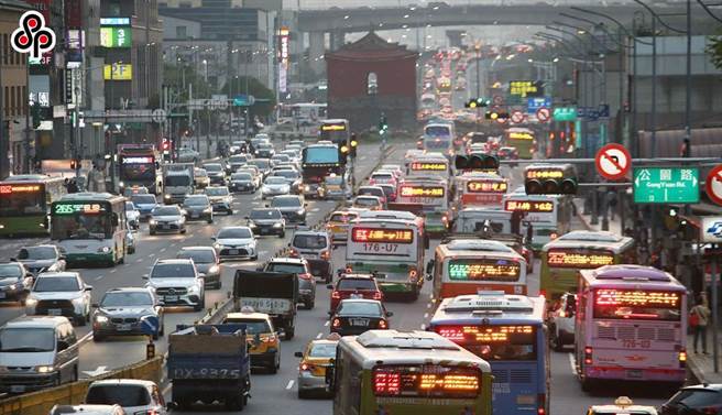 忠孝西路禁行机车超过40年。（本报资料照）