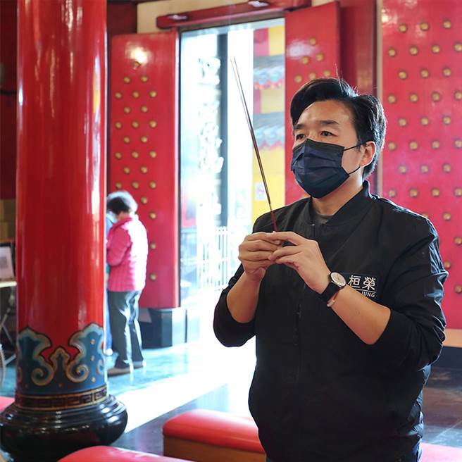 「火化之乱」民怨沸腾，国民党高市党部副主委狠酸，「时钟」坏了欠修理？此刻校正回归合理吗？（撷取自曹桓荣脸书）