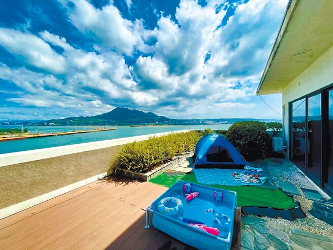 淡水福容渔人码头店的海景露营房，受到大人小孩的青睐。图／业者提供