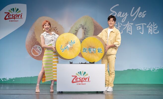 Say YES唤活大使宥胜、Lulu演绎Zespri独有仪式「一切二挖三享受」，现场感受唤活能量。图／业者提供